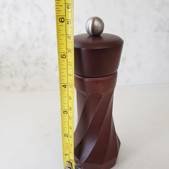 Brand new Swissmar Twist Beech Wood Pepper Mill Grinder - Picture 8 of 8